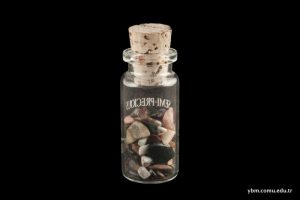 Yarı değerli süs taşları